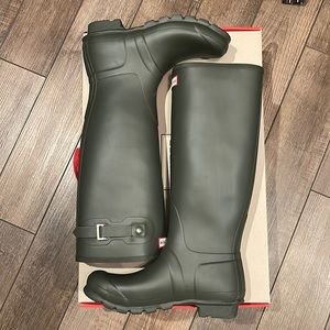 Woman’s tall Hunter boots
